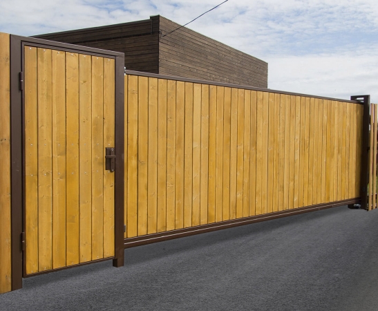 Деревянные ворота в Кисловодске